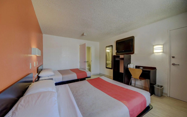 Motel 6 San Antonio, TX - Fort Sam Houston