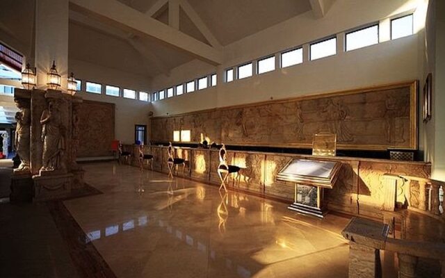 Xinglong Old Banyan Hotel