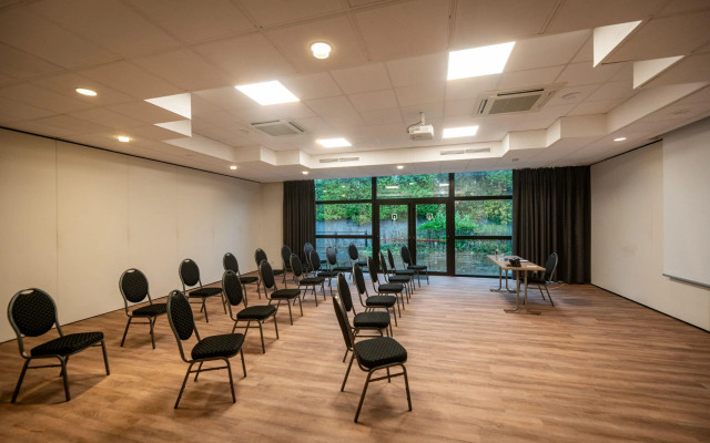 Hotel & Aparthotel Casteau Resort Mons