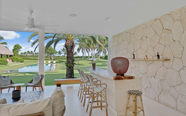 Magnificent 5BR Modern Tropical Villa With Pool