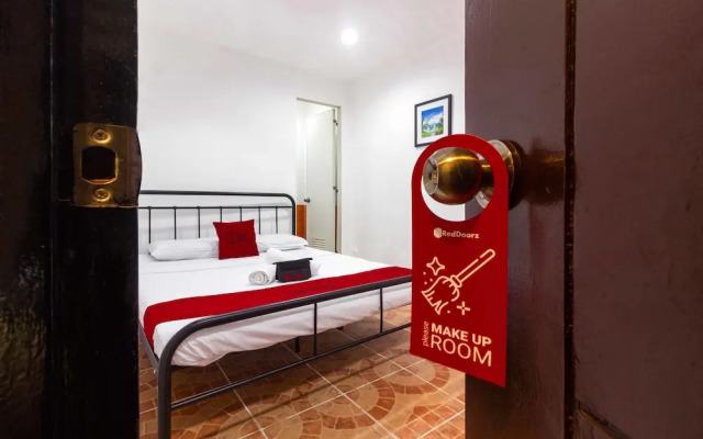 RedDoorz near The Persimmon