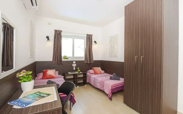 Summer Breeze Maisonette with Terrace by Getaways Malta