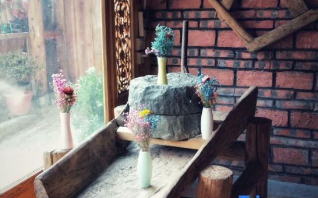 Qiuniang House Lugu Lake