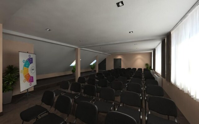 Adeo Hotel