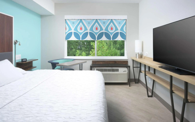 Tru by Hilton McDonough