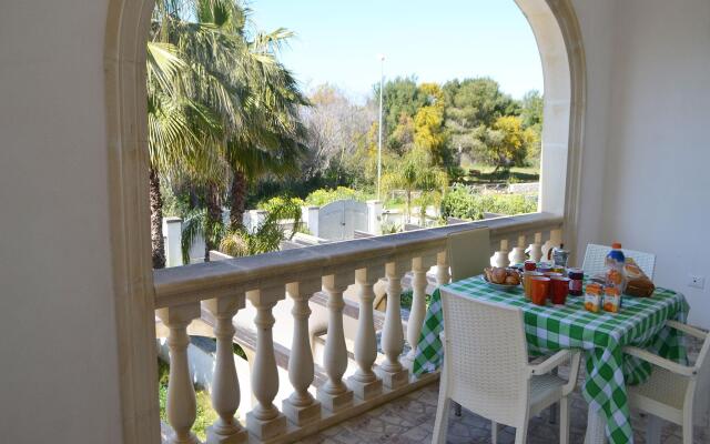 Air-conditioned Apartment Near The Beach With Spacious Balcony Garden Pets