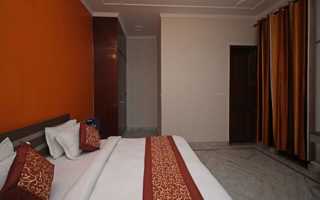 OYO 9075 Petals Inn