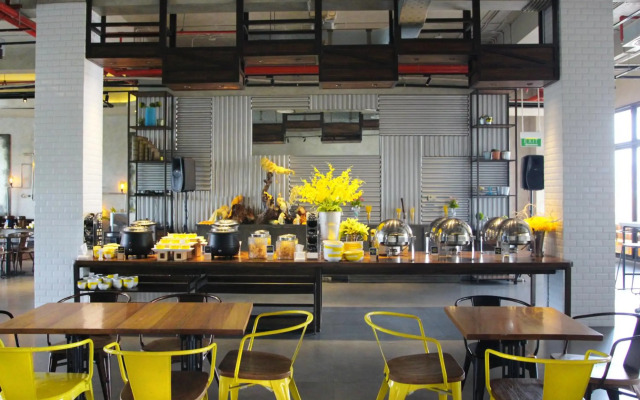 YELLO Hotel Jemursari Surabaya