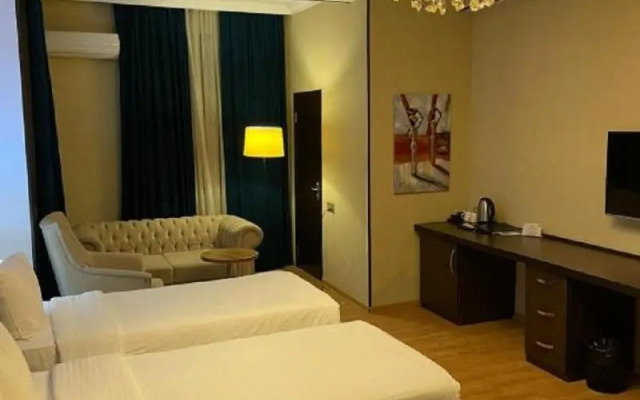 Family Hotel Grand Mirror
