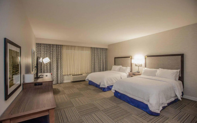 Hampton Inn Emerson LakePoint