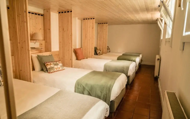 Porto Surf Lodge