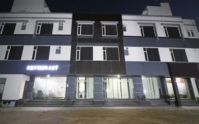 Oyo 3396 Hotel Parichay
