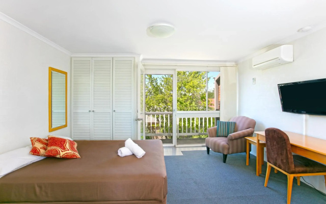Bathurst Studio Apartments