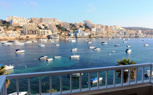 Blue Harbour 4 – Seafront 3 bedroom self catering holiday apartment with terrace