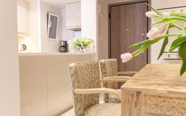 Sweet Suite Flora in Vouliagmeni