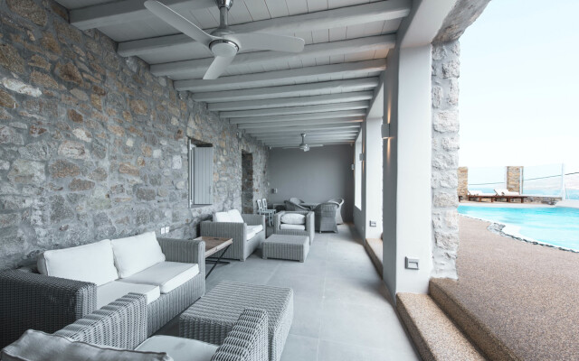 Luxury Apartment with Swimming Pool 2B