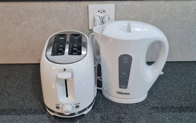 "central Brand New Apartment With Private Parking"