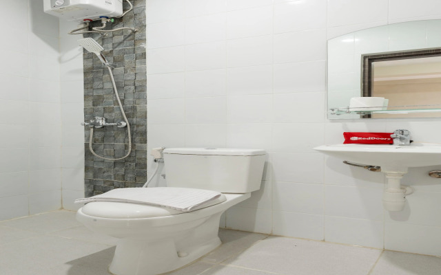 RedDoorz near Grand City Mall 2