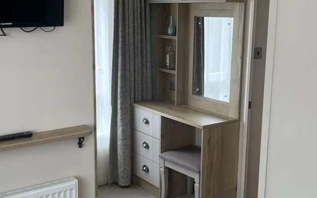 Immaculate 3-bed Lodge in Out Rawcliffe