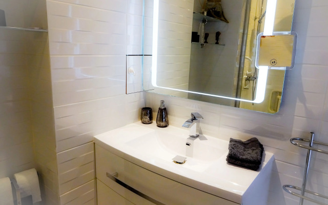 Le Pytheas Vieux Port Marseille