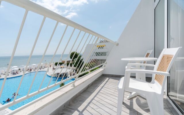 AluaSun Helios Beach – All Inclusive