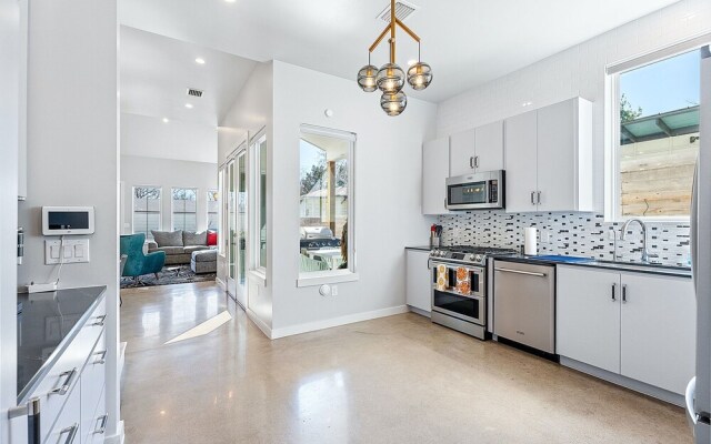 Trendy 3 Bedroom in South Austin!