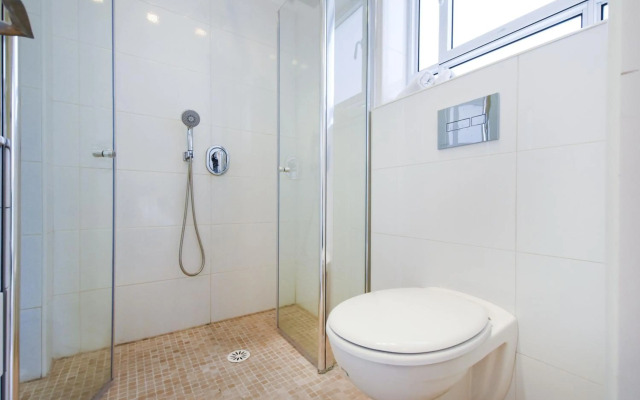 Spacious 2BR in Ben Gurion blvd by HolyGuest