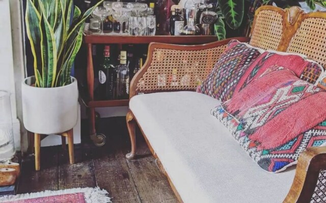 Incredible & Quirky 2BD Home With Garden - Hackney