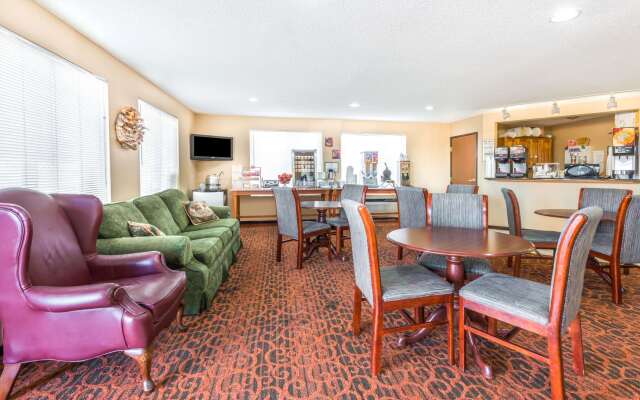 Super 8 by Wyndham Salina I-70