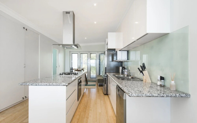 Oceans Up - Luxury Apartment With Ocean Views