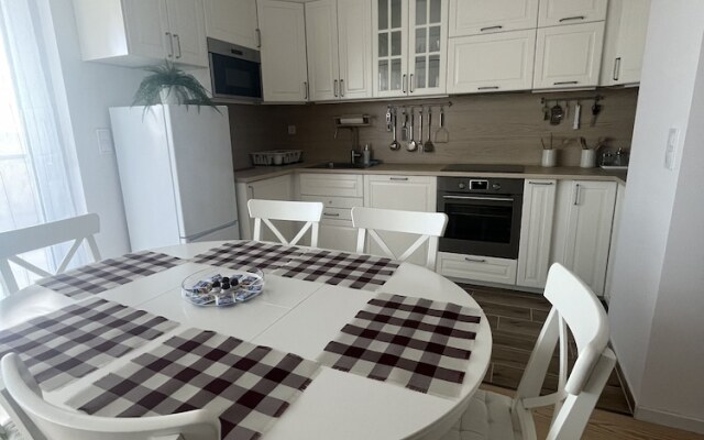 WaterFront City Apartments by UrbanRent