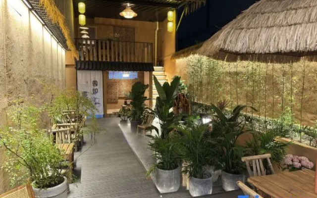 Ziyun Ge Light Luxury Smart Homestay (West Lake Branch)