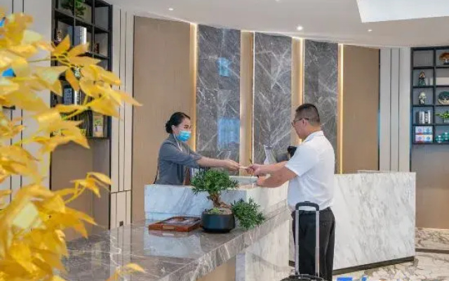 Echarm Plus Hotel (Nanning Railway Station Chaoyang Square)