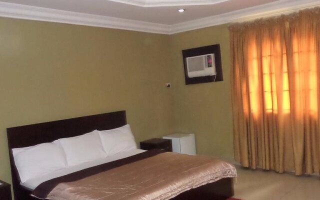 Westwing Suites