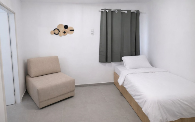 Dorothy's Apartments Near Airport By SEM