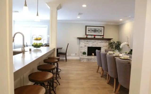 Fantastic 6 bedroom 4 bath Pool Home
