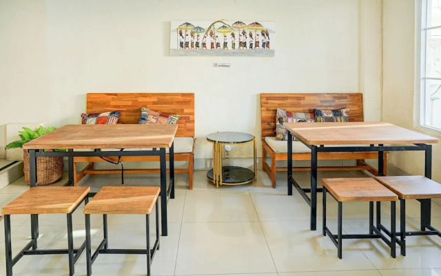 OYO 94669 Hotel Puri Inn Panakkukang Makassar