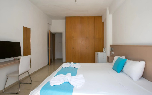 Sea Cleo Napa Hotel & Annex