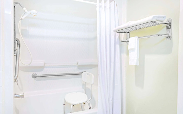 Days Inn by Wyndham Kingsland GA