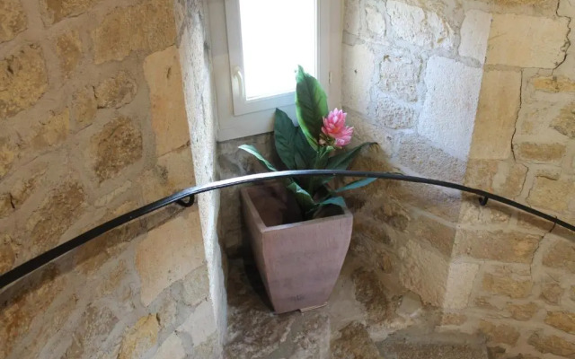 Logis Hotels  Auberge De La Tour   Hôtel Et Restaurant