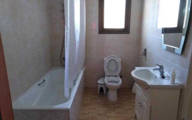 "lovely six Bedroom Villa in Coral Bay ."