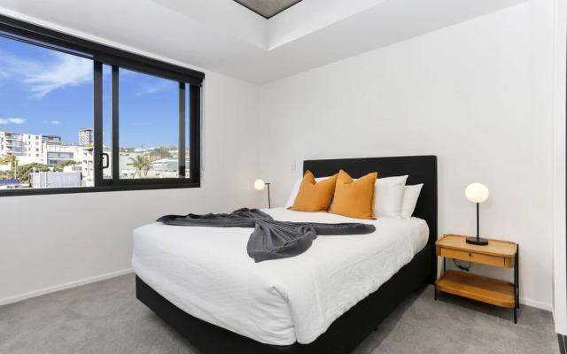 Urban style apt fantastic city views