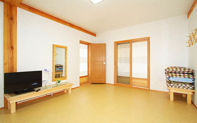 Gyeongju Hanok Pen Town Pension