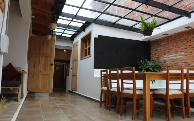 Real 114 Hostal - Hostel