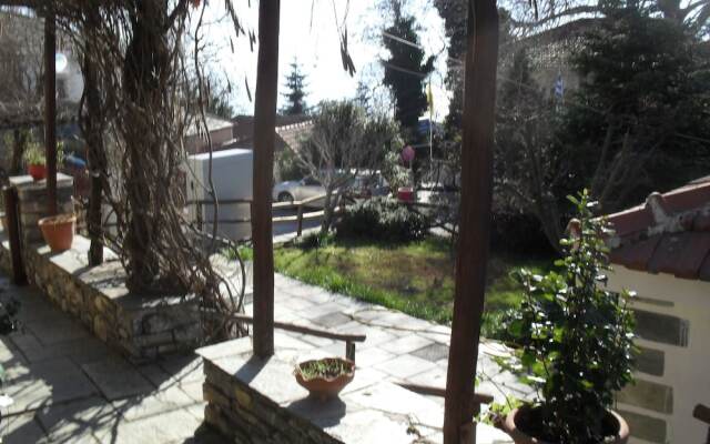 Traditional Guest Home Dimou