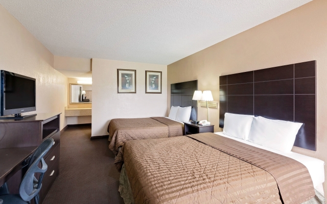 Travelodge Cleveland Lakewood