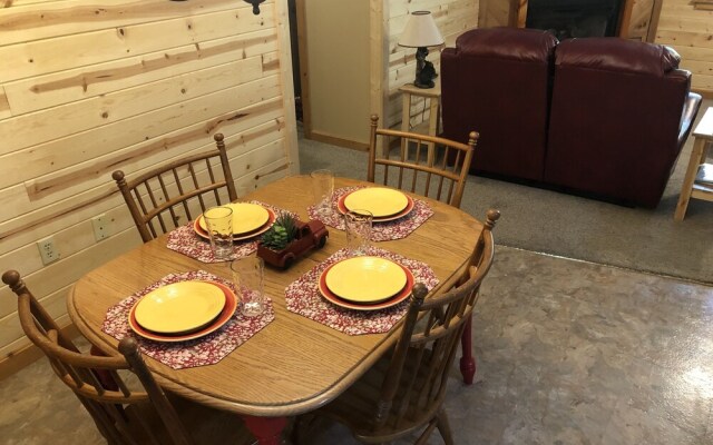 Amazing Dreams 2 Bedroom Cabin by RedAwning