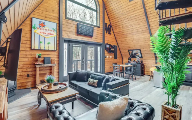 9 Mi to Big Boulder Mtn: A-frame Cabin w/ Hot Tub