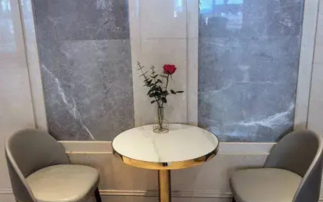 Vienna Hotel (Jiujiang Binjiang Road  Pedestrian Street)