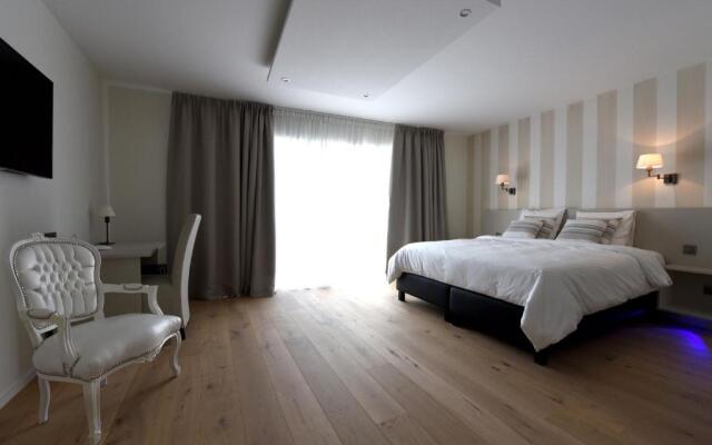 Le 24 Hotel